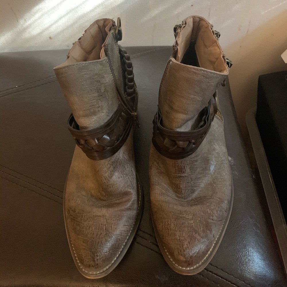 Ankle boots